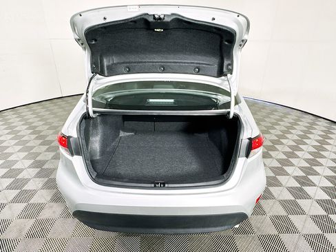 Used 2025 Toyota Corolla LE image 30