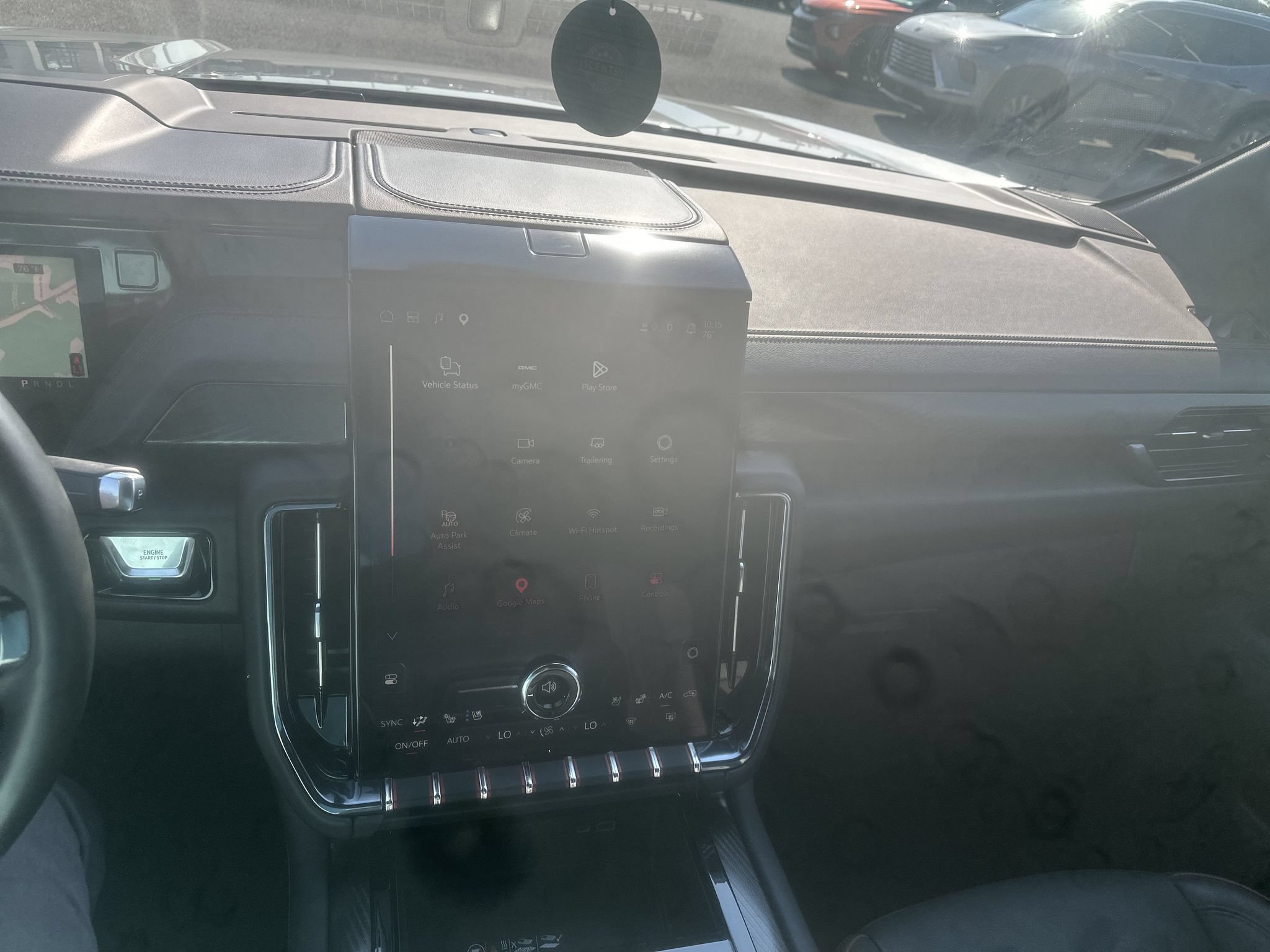 Used 2025 GMC Yukon AT4 w/ AT4 Premium Plus Package AWD/4WD image 23