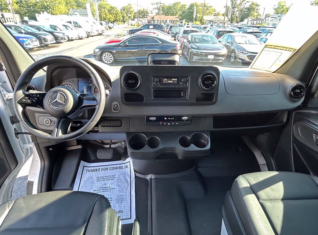 Used 2025 Mercedes-Benz Sprinter 2500 image 14