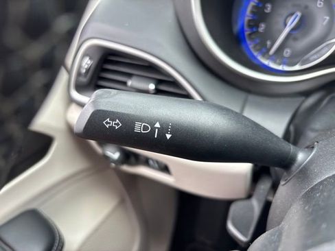 Used 2023 Chrysler Pacifica Touring-L FWD image 24