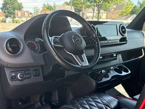 Used 2021 Mercedes-Benz Sprinter 2500 w/ Windows All Around Package image 17