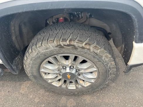 Used 2022 Chevrolet Silverado 3500 High Country w/ Safety Package II AWD/4WD image 9