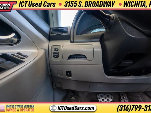 Used 2011 Toyota Camry SE w/ SE Extra-Value Pkg #1 FWD image 16