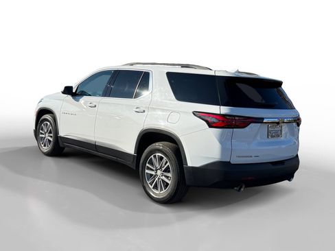 Used 2023 Chevrolet Traverse LT image 3