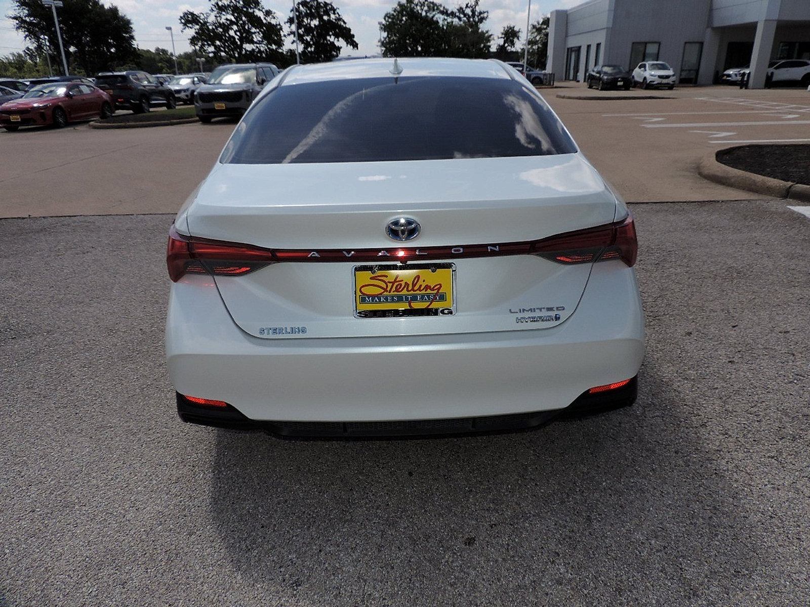 Used 2019 Toyota Avalon Limited FWD image 6