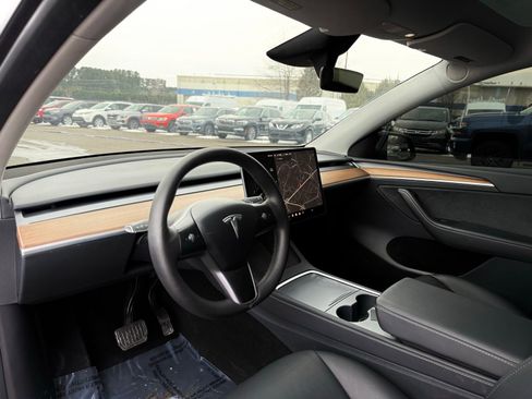 Used 2024 Tesla Model Y Long Range image 15