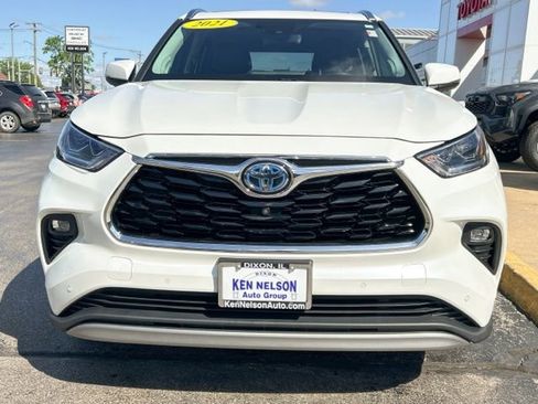 Used 2021 Toyota Highlander Platinum AWD/4WD image 2