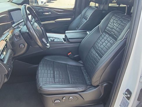 Certified 2024 Cadillac Escalade Sport Platinum w/ LPO, ONYX Package AWD/4WD image 19