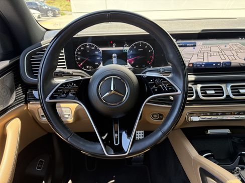 Used 2024 Mercedes-Benz GLS 580 4MATIC image 19