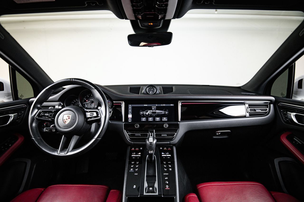 Certified 2023 Porsche Macan AWD/4WD image 25