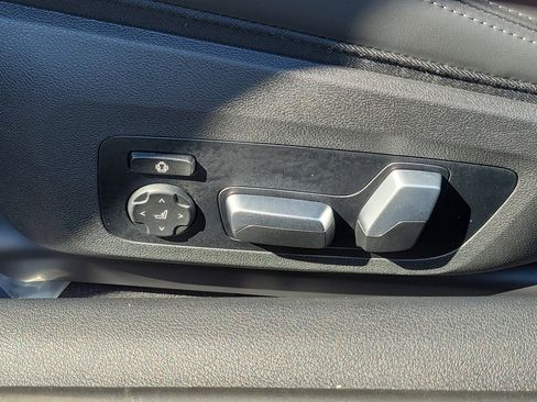 Used 2025 BMW 840i Convertible image 18