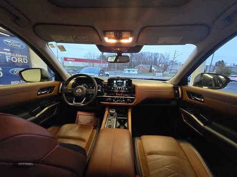 Used 2022 Nissan Pathfinder Platinum w/ Cargo Package image 27