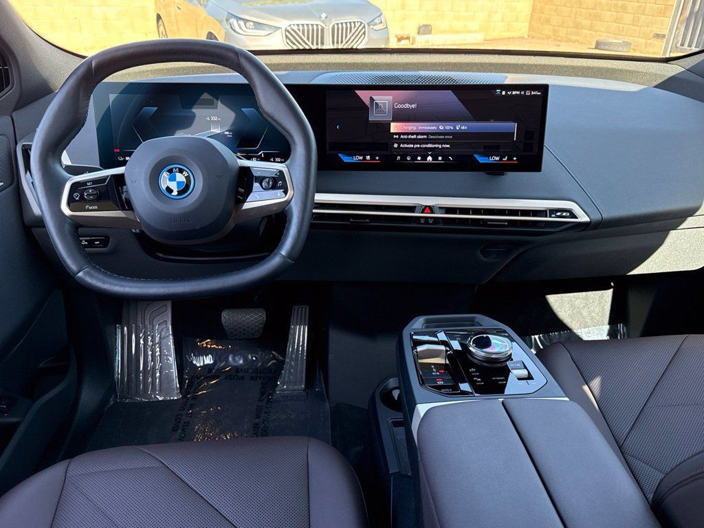 Used 2024 BMW iX xDrive50 w/ Sport Package AWD/4WD image 31