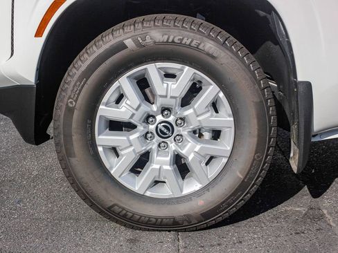 Used 2024 Nissan Frontier SV w/ SV Convenience Package image 9