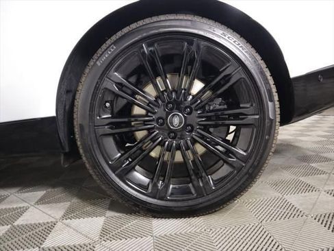 New 2025 Land Rover Range Rover SE image 32