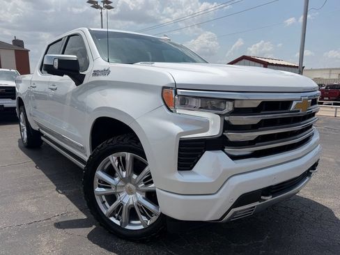 Used 2024 Chevrolet Silverado 1500 High Country AWD/4WD image 2