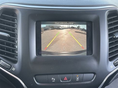 Used 2021 Jeep Cherokee Latitude Plus image 25