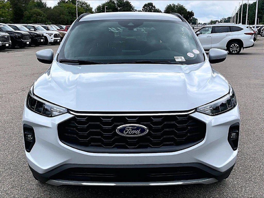 Used 2025 Ford Escape ST-Line Select AWD/4WD image 2