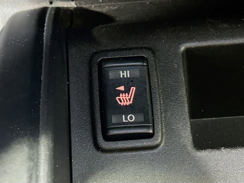 Used 2018 Nissan Titan SV w/ SV Convenience Package AWD/4WD image 21
