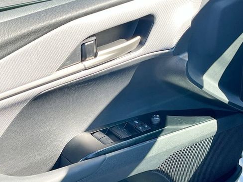 Used 2025 Toyota Camry SE w/ Convenience Package image 17