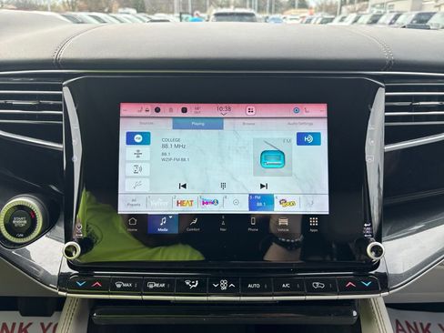 Certified 2022 Jeep Wagoneer Series I w/ Convenience Group I AWD/4WD image 17
