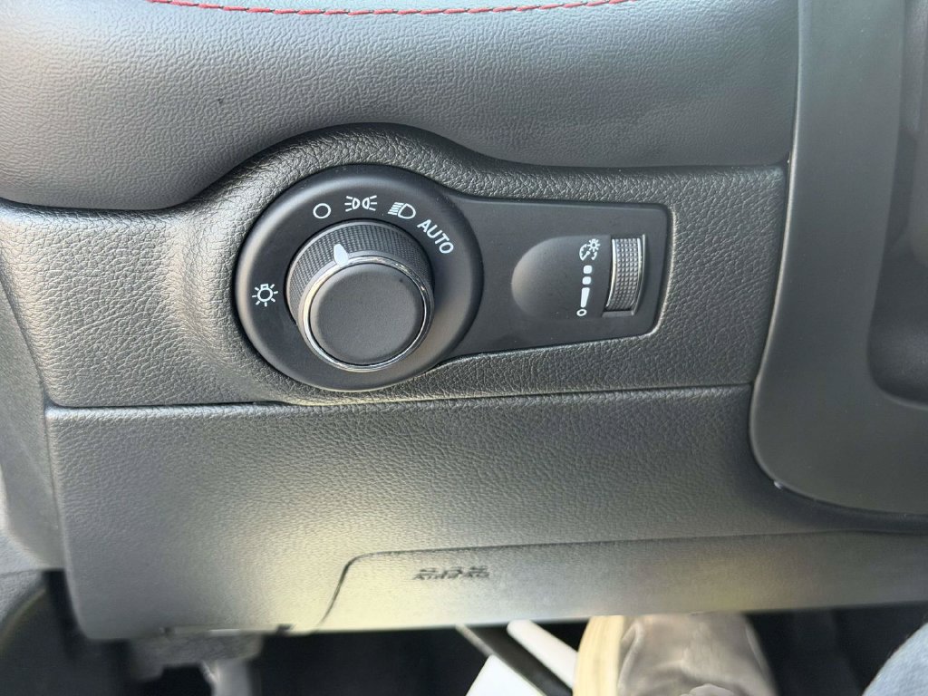 Used 2025 Dodge Durango GT AWD/4WD image 33