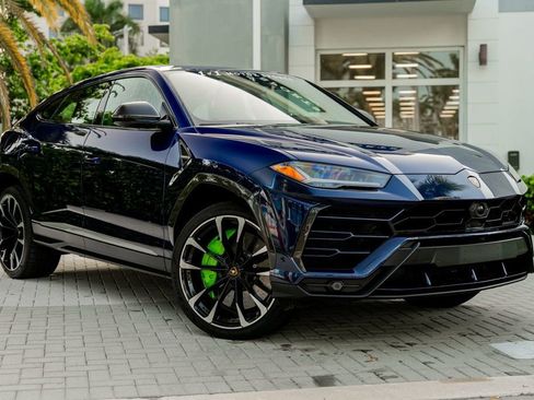 Used 2020 Lamborghini Urus AWD image 2