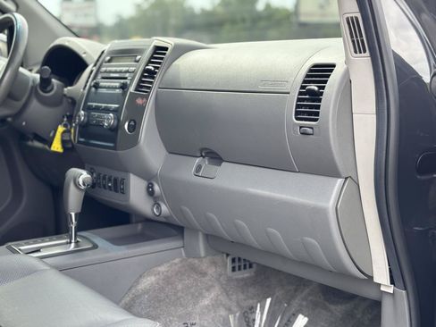 Used 2011 Nissan Frontier SL AWD/4WD image 39