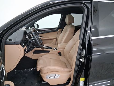 New 2025 Porsche Macan Turbo image 5