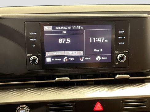 Used 2024 Kia Carnival LX FWD image 17