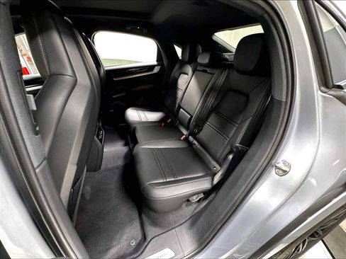New 2026 Porsche Cayenne Coupe AWD/4WD image 25