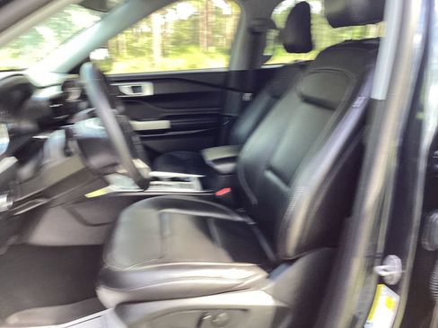 Used 2023 Ford Explorer XLT w/ Equipment Group 202A RWD image 13