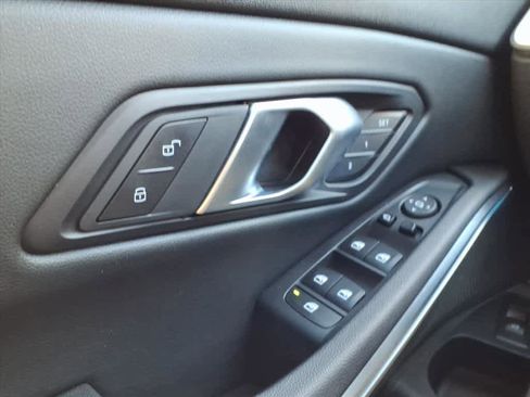 Used 2025 BMW 330i xDrive Sedan image 23