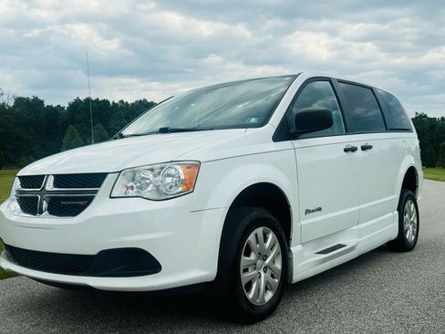 Used 2019 Dodge Grand Caravan SE FWD image 1