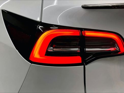 Used 2022 Tesla Model Y Performance image 27