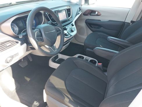 Used 2023 Chrysler Voyager LX FWD image 13