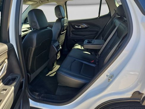 Used 2024 GMC Terrain SLT AWD/4WD image 16