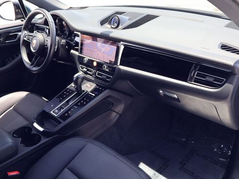 Certified 2024 Porsche Macan AWD/4WD image 25