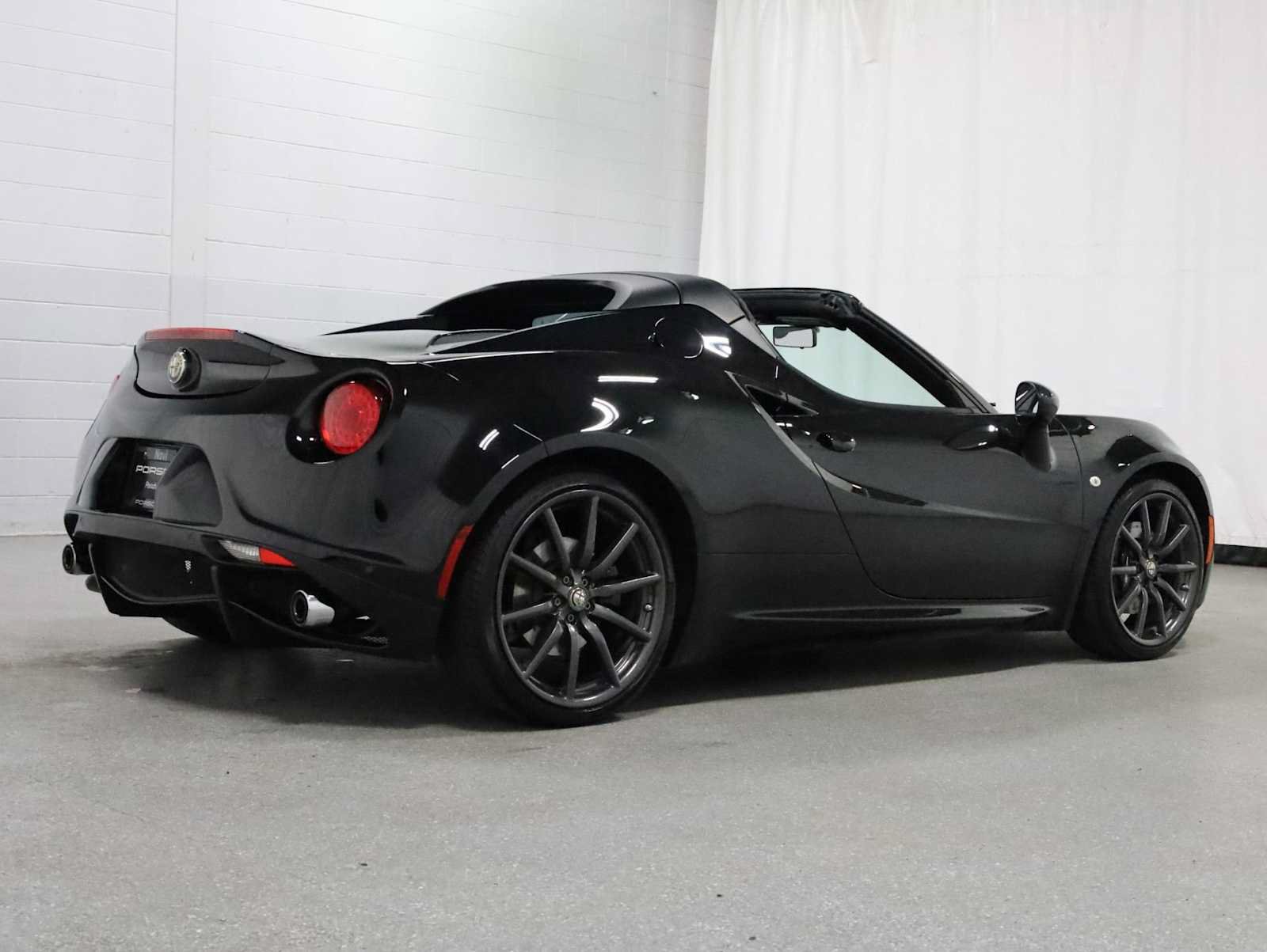Used 2016 Alfa Romeo 4C Spider RWD image 9