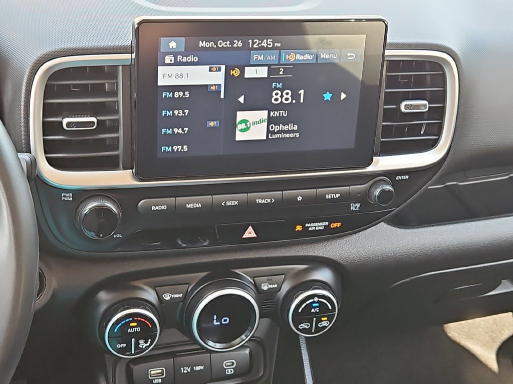 Used 2025 Hyundai Venue SEL FWD image 19