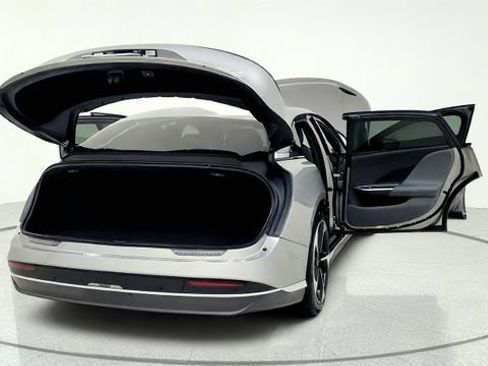 Used 2024 Lucid Air Touring AWD/4WD image 18