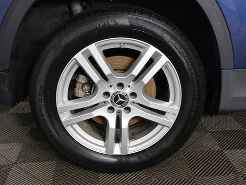 Used 2023 Mercedes-Benz GLA 250 4MATIC w/ Premium Package image 19