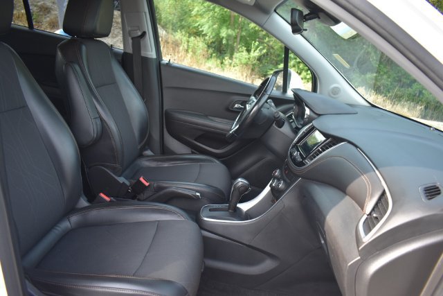 Certified 2019 Chevrolet Trax LT w/ LT Convenience Package AWD/4WD image 13
