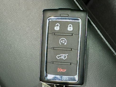 Used 2025 Jeep Grand Cherokee Limited w/ Black Appearance Package image 39