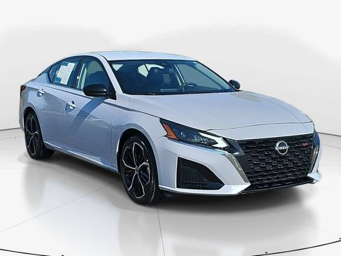 Used 2024 Nissan Altima 2.5 SR FWD image 3