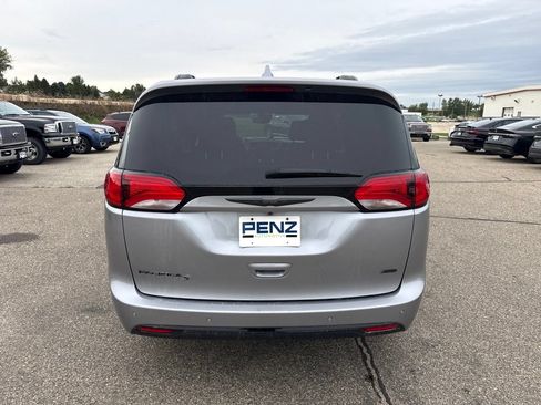 Used 2020 Chrysler Pacifica Touring-L w/ Advanced Safetytec Group AWD/4WD image 6