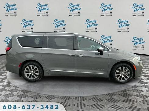 Used 2023 Chrysler Pacifica Pinnacle FWD image 4