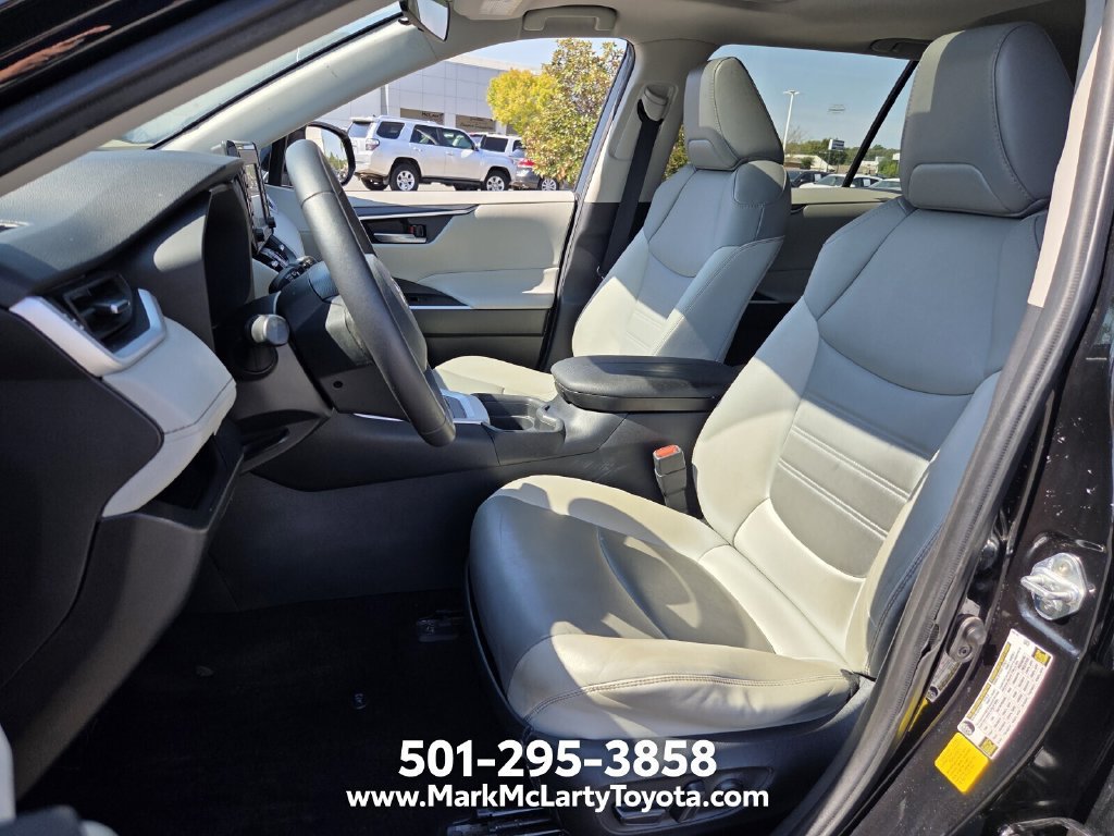 Used 2021 Toyota RAV4 XLE Premium FWD image 9