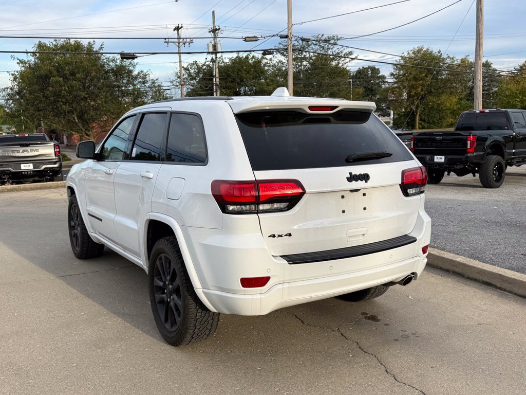 Used 2018 Jeep Grand Cherokee Altitude AWD/4WD image 8