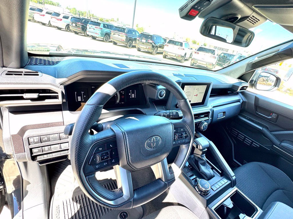 Used 2025 Toyota 4Runner SR5 AWD/4WD image 16
